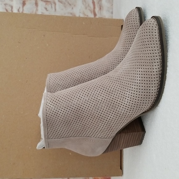 New dolce vita Josie Perforated Bootie - Picture 1 of 10